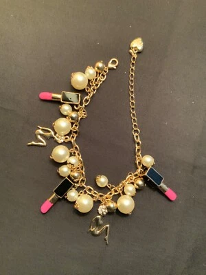 Pulsera Betsey Johnson Rosa Lápiz Labial Dije  Foto 1 de 4