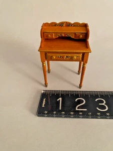 Mesita de noche M.Willmore artesanal miniatura casa de muñecas firmada, pintada a mano c.1970 - Imagen 1 de 9
