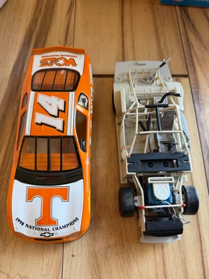 Mattel 1997 Hot Wheels Tennessee Volunteers #14 Sterling Marlin 1998 Champions - Imagem 1 de 4