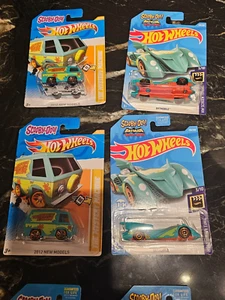 HOT WHEELS 2012 SCOOBY DOO THE MYSTERY MACHINE & 2017 MYSTERY BATMOBILE SEALED - Picture 1 of 4