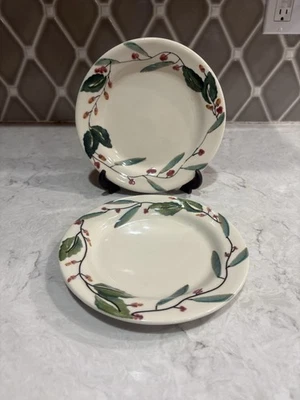 Prato de salada Hartstone Pottery MISTLETOE 7 7/8" verde inverno frutas vermelhas - Imagem 1 de 3