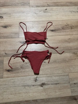 Nuevo conjunto de bikini de dos piezas talla S/M color naranja quemado/óxido. Foto 1 de 4