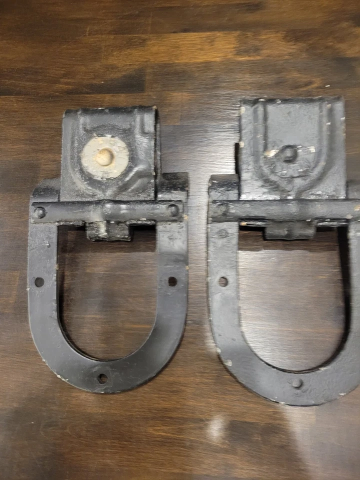 ANTIGUOS RODILLOS DE PUERTA DE GRANERO DE HERRADURA DE 4 GRANDES DE HIERRO FUNDIDO DE COLECCIÓN ~ HERRAMIENTA DE GRANJA ~ FORMA Foto 1 de 4