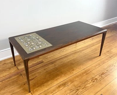 Mesa de centro moderna danesa de mediados de siglo Severin Hansen para Soborg de palisandro y azulejos Foto 1 de 4