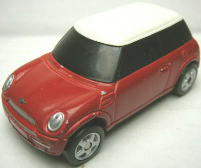 MAISTO MINI COOPER 1:64 RED 2 1/2" DIECAST CAR WITH WHITE ROOF - NICE - Image 1 of 4