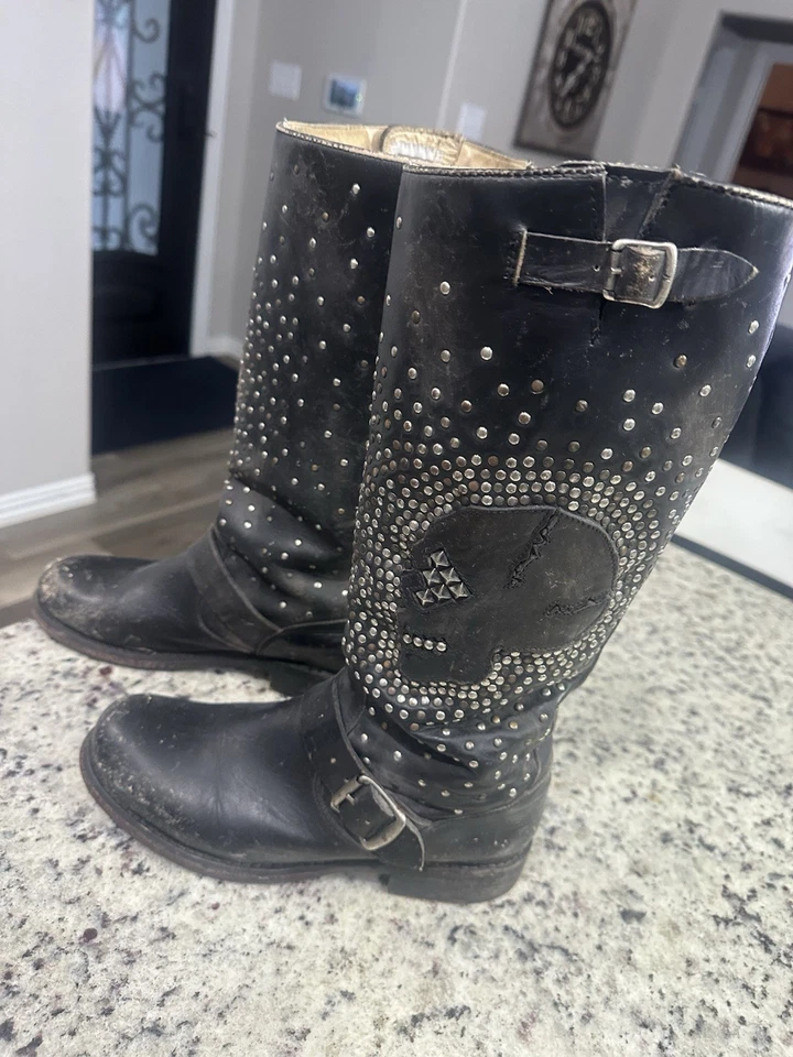 Freír. Bota de motociclista Jenna Skull 7,5 negra con tachuelas calavera para mujer’s Foto 1 de 4