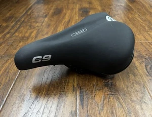 Cloud-9 C9 Comfort Men’s Saddle 11” x 7.75 Ergonomic Memory Foam Black - Picture 1 of 7