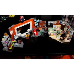 LEGO 76185 SpiderMan Sanctum Workshop & Bro Thor's gamer room 76200 incompleto - Imagen 1 de 11