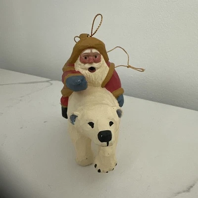 House of Hatten 1997 Susan M Smith Papá Noel montar oso polar adorno de Navidad Foto 1 de 4