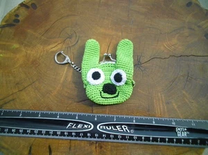 Vintage Hallmark Hoops Yoyo Green Crocheted Bunny Change Coin Purse & Keychain - Picture 1 of 3