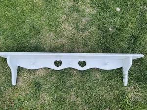 Heart Shaped Scalloped Floating Wall Shelf W/ Pegs Cottage Core Decor - Picture 1 of 17