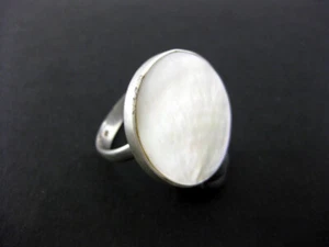 GENUINE VINTAGE STERLING SILVER 925 MOTHER OF PEARL LADIES RING / WEIGHT 8.2 GR - Picture 1 of 5