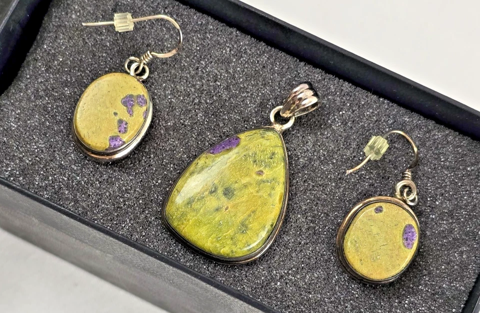 蛇形石质吊坠和悬垂耳环套装纯银 SJ925 — 第 1/4 张图片