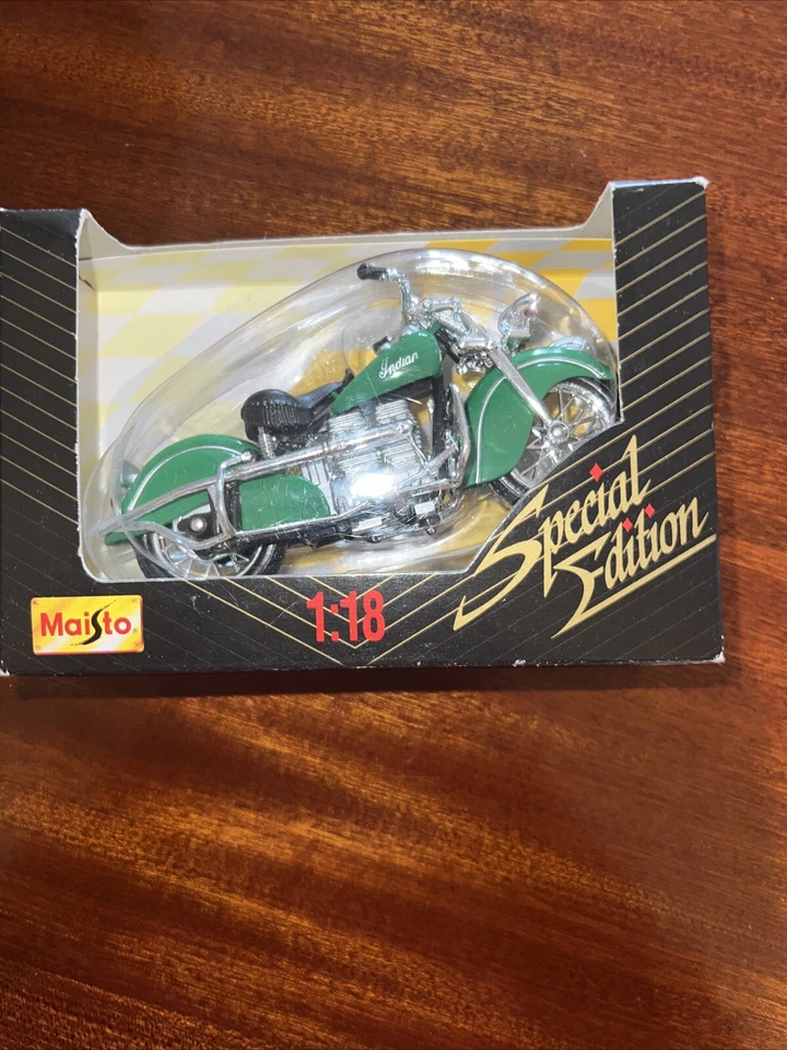 1997 Maisto Special Edition Green 1942 Indian 442 Motorcycle 1:18 - Image 1 of 4