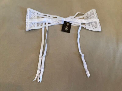 Sexy Frederick Of Hollywood Cameron Encaje Blanco Nuevo con Etiquetas Mediano Nupcial Luna de Miel Foto 1 de 4