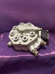 W126 420SEL 560SEL 560SEC FUEL DISTRIBUTOR 0438101018 OEM BOSCH - Picture 1 of 10