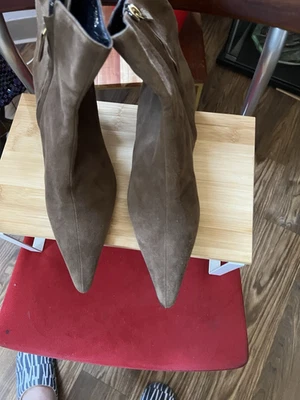 Botines de gamuza Escada 8,5 color topo, ¡suaves! tan bien hecho Foto 1 de 4