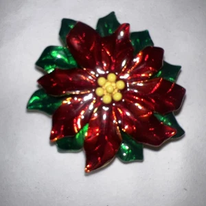 Schöner goldfarbener rot grüner Emaille Weihnachtsstern Weihnachtsblume Anhänger Pin - Bild 1 von 3