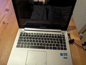 Asus Laptop. i3 3217U 4GB Ram 32GB SSD - Windows 10 - Picture 1 of 6