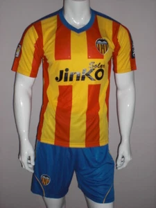 20 Fußballtrikots für junge Erwachsene je 17 $ - Trikot und Shorts 19 Medium, 1 L U-13 - Bild 1 von 6