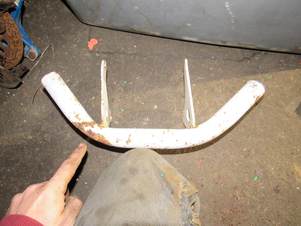 Parachoques delantero Suzuki LT250 S 1989 quadsport Foto 1 de 1