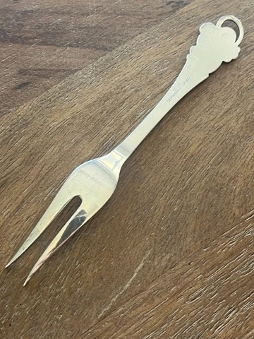 Cohr Denmark Sterling Silver cold meat beef serving pickle fork 5.5" Holly Leaf? Cover