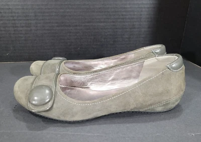 Zapatos planos de ballet Ecco Boullion con botones gris verde gamuza sin cordones talla EE. UU. 7,5 UE 39 Foto 1 de 4