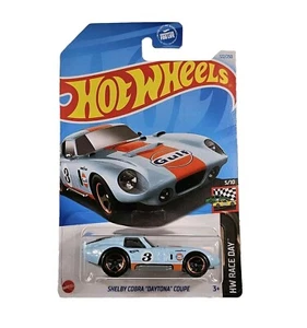 Hot Wheels Shelby Cobra Daytona Coupe #122 HW Race Day 5/10 Spielzeug KOMBIVERSAND - Bild 1 von 2