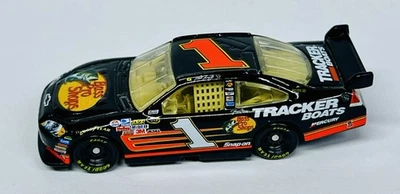 Barcos rastreadores Martin Truex Jr #1 Bass ProShops 2008 Chevrolet ImpalaSS escala 1/64 Foto 1 de 3
