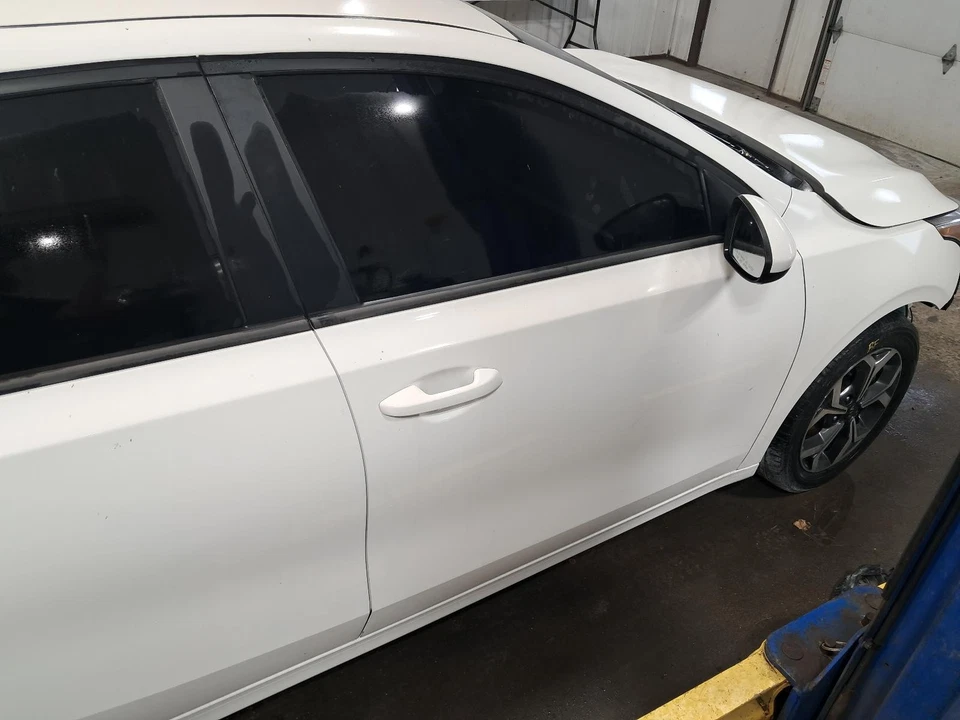 Used Front Right Door Interior Trim Panel fits: 2019 Kia Forte  Grade A - Imagem 1 de 4