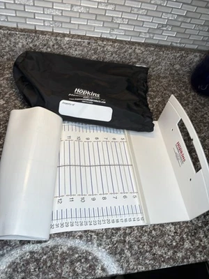 Regla de medición de altura para bebé Hopkins Medical Infant Mat lavable Foto 1 de 4