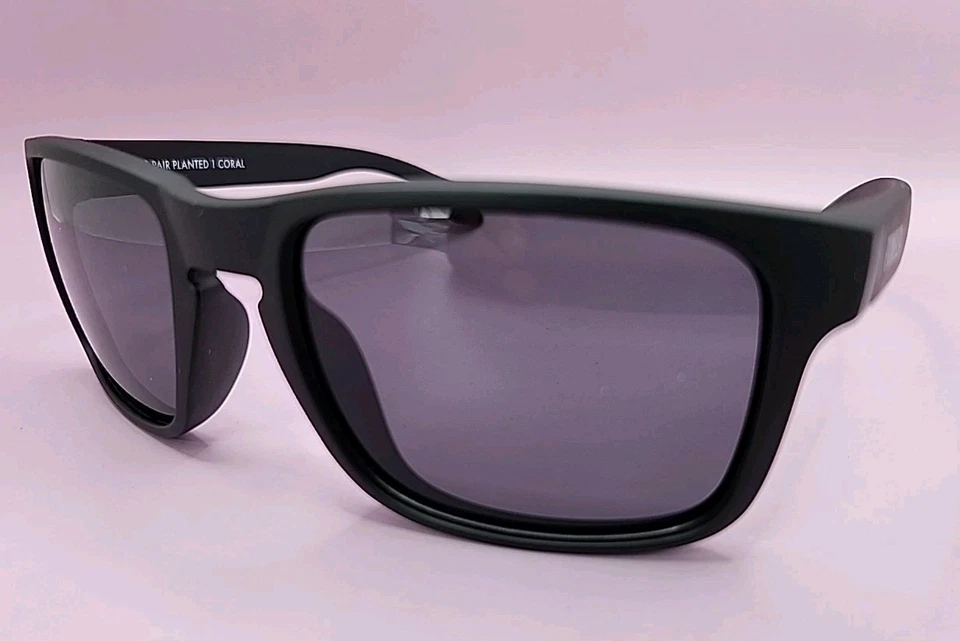 NUEVAS gafas de sol de viaje Pangea Reef. Negro, Acanthuras Foto 1 de 4