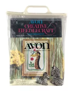 Vintage 1973 Unused Avon Creative Needlecraft Crewel Embroidery Kit Giraffe - Picture 1 of 2