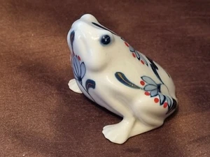 Natural Selection Pottery Porcelain Frog 8.5cm L x 6 cm H x 7.5 cm W - Picture 1 of 9
