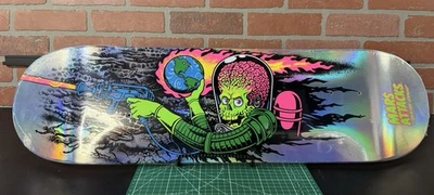 Santa Cruz x Mars Attacks tabla de skate (bolsa ciega 1) [8,25 x 3,18] LUZ NEGRA Foto 1 de 2