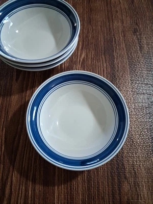 Juego de 4 tazones de sopa de cereal Mainstays informal con bandas AZUL COBALTO 6,5" Foto 1 de 4