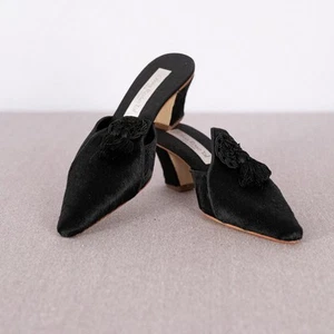 Olivia Rose Tal Womens SZ 6 Leather & Brocade Low Heel Pump Black Tassels Luxury - Picture 1 of 11