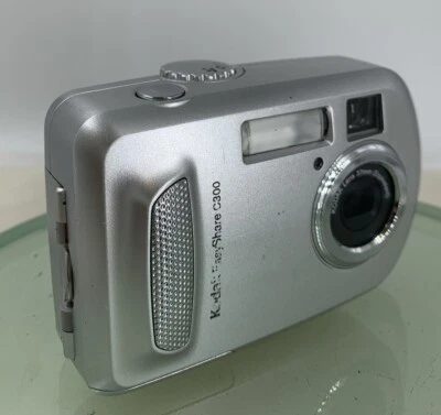 Kodak EasyShare C300 3.2MP Compact Digital Camera SILVER 1 GB CARD TESTED - 651 - Image 1 of 4