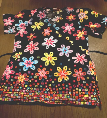 WHITE CROSS ❤️🌸Gorgeous Garden Nursing Top Sz S - Image 1 of 3