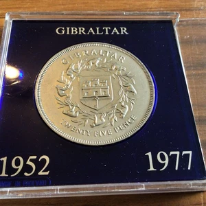 Gibraltar Crown 1977 Queen's Jubilee Twenty Five Pence 25p coin - Picture 1 of 3