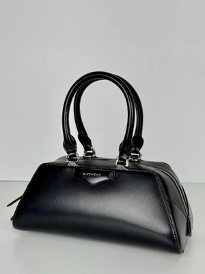 Bolso pequeño Givenchy Antigona East West en cuero negro B-1 Foto 1 de 4