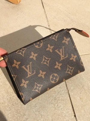Mini sac pochette trousse LOUIS VUITTON d'occasion (tachée voir photos) - Imagen 1 de 4