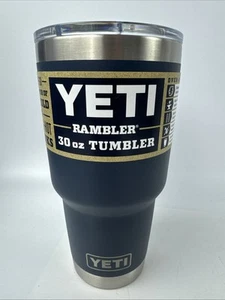 Nuovo YETI Rambler 30 oz Bicchiere con coperchio MagSlider (Navy) - Foto 1 di 5