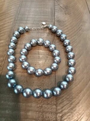 Juego de collar y pulsera Charter Club imitación perla azul-gris con cuentas Foto 1 de 2