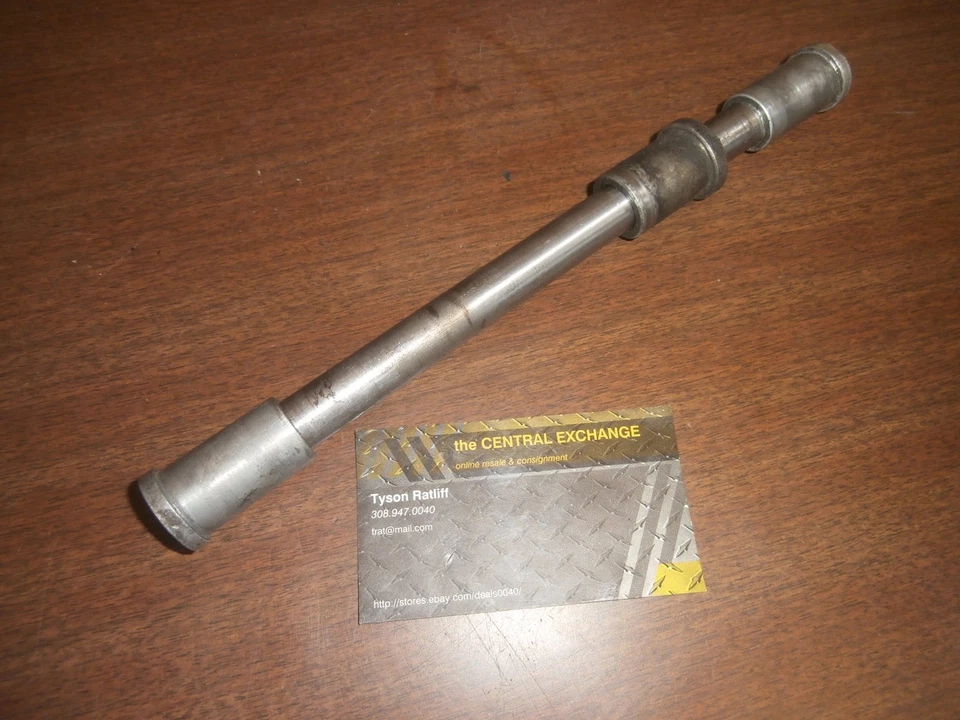 87 Kawasaki Ninja ZX7 ZX750R ZX750 GENUINO eje rueda delantera perno tuerca espaciador Foto 1 de 1