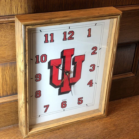 Vintage LG Indiana University IU Wall Oak Wood Clock Hoosiers Basketball Alumni Cover