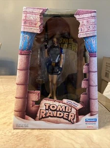 Tomb Raider Lara Croft in Wet Suit Action Figure 1998 Playmates NOS Sealed 72001 - Picture 1 of 6