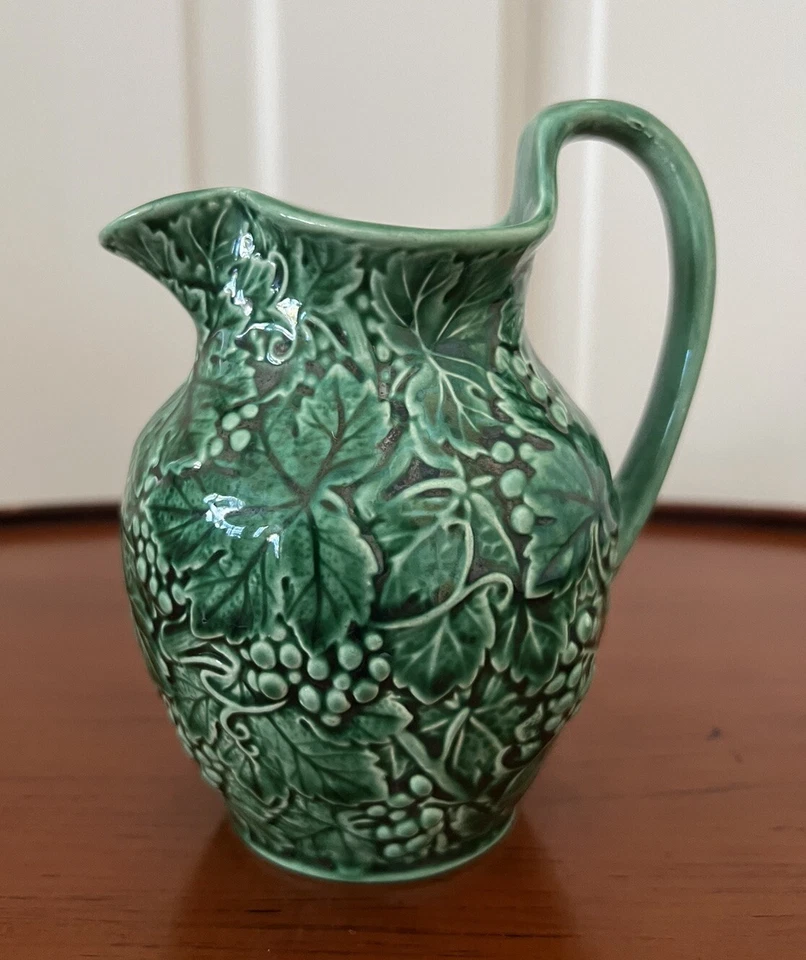 Винтажный кувшин Wedgwood Etruria & Barlaston Majolica Grape Leaf высотой 5 1/4 дюйма - Изображение 1 из 4