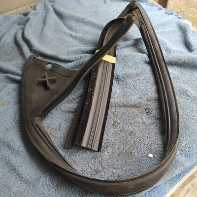 GUARNIZIONE CANALINO VETRO POSTERIORE DX FIAT BRAVA MK1 MAURI REF 46532542 Foto 1 de 4