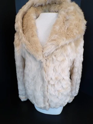 Abrigo de piel sintética mullido con capucha talla 6 de ASOS DESIGN para mujer EE. UU. Foto 1 de 4